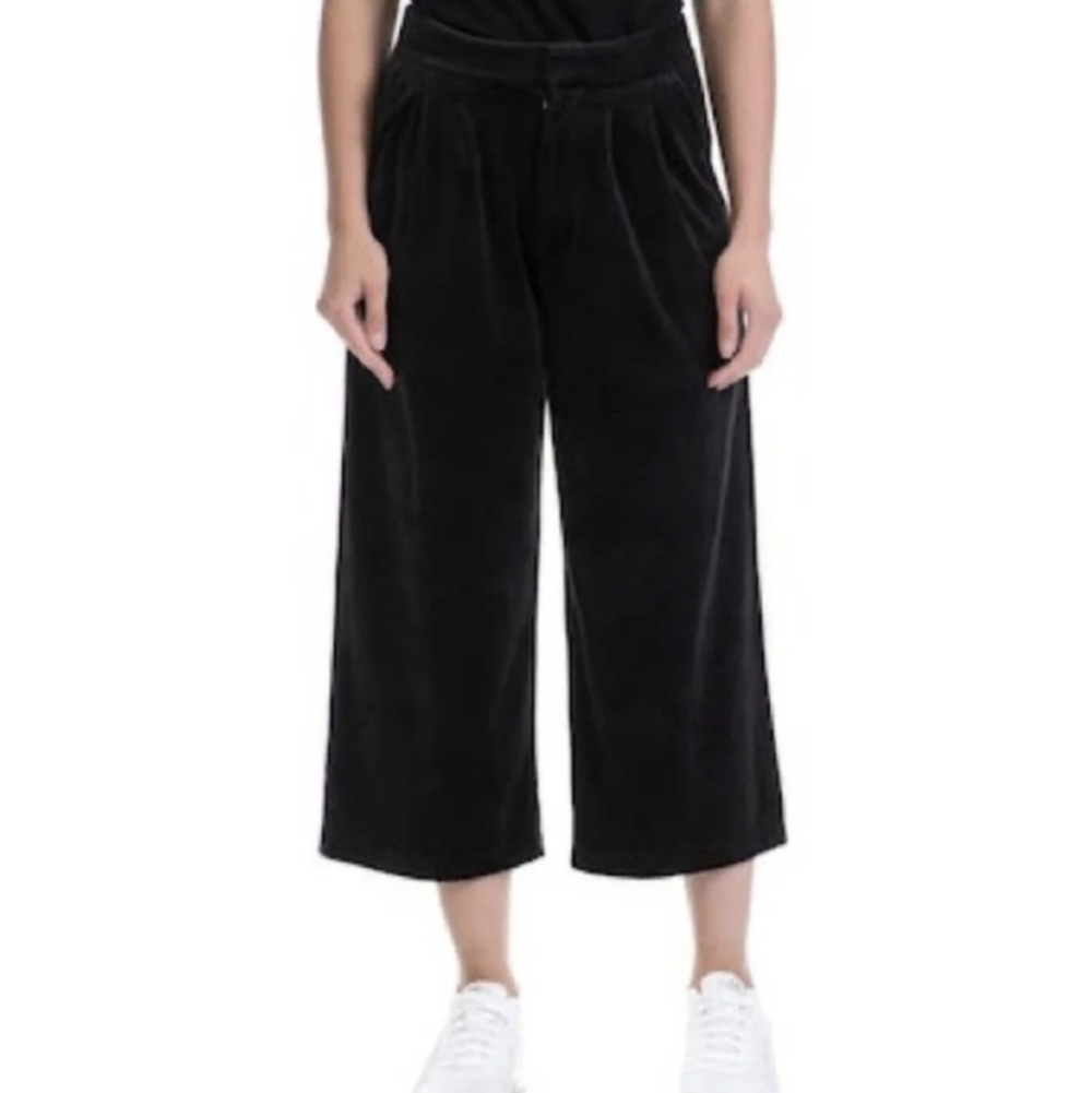 Juicy Couture Velour wide leg cropped trouser pants in pitch black nwt
